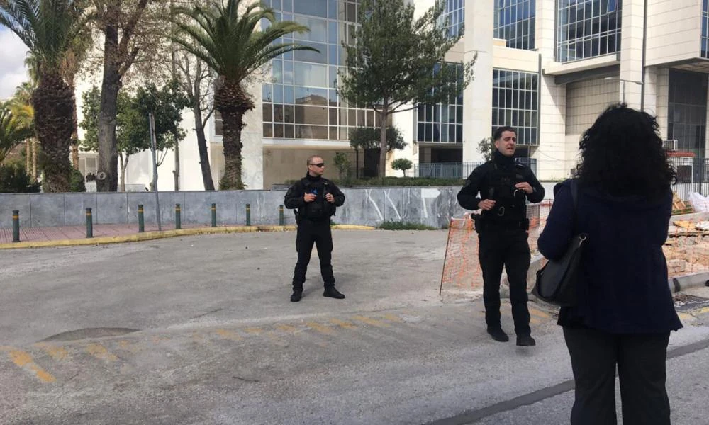 Φάρσα τα τηλεφωνήματα για βόμβα στο Πρωτοδικείο Αθηνών και το στούντιο της εκπομπής του Λιάγκα στον ΑΝΤ1